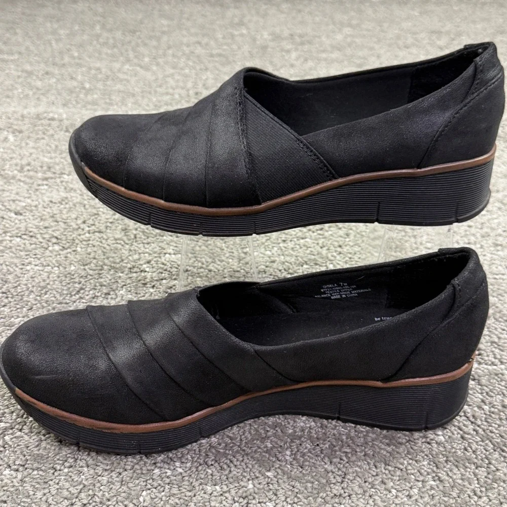 B True by Baretraps Gisela Womens 7M Black Comfort Slip On Wedge Shoes